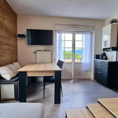F2* * * 80m Du Avec Vue+terrasse+proche Centre جوراردُميه