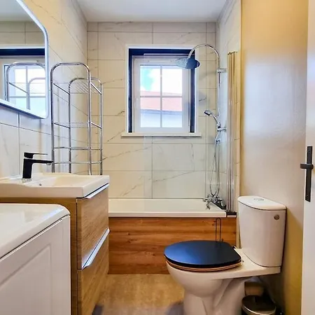 F2* * * 80m Du Avec Vue+terrasse+proche Centre * جوراردُميه